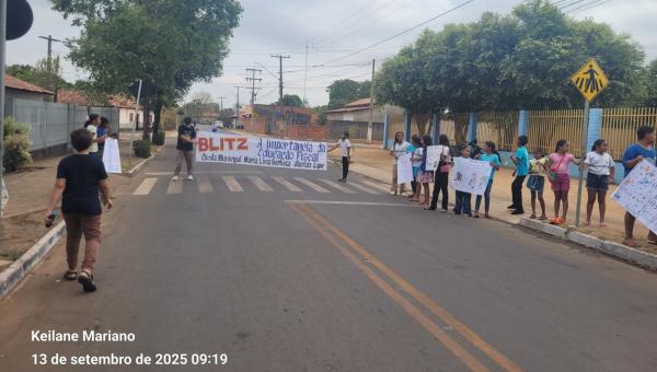 Blitz da Educação Fiscal é realizada na Escola Municipal Maria Lima Barbosa “Guadalupe”